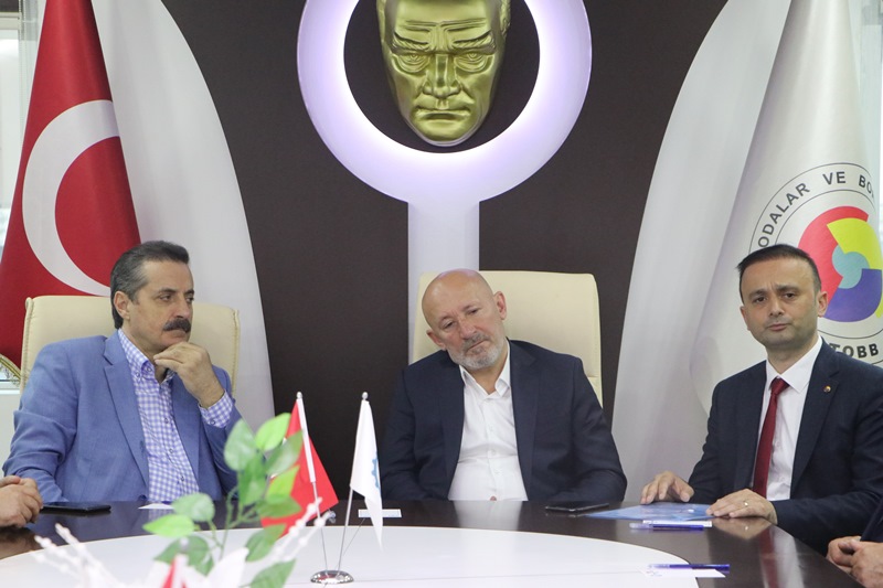 AK Parti 28. Dönem Artvin Milletvekili Adayı Faruk Çelik’den Hopa TSO’ya Ziyaret 