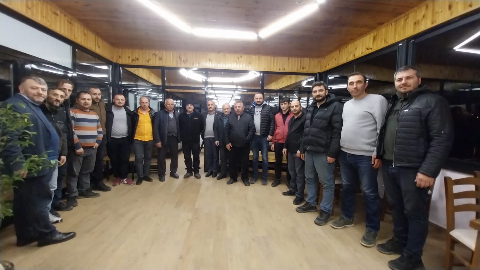 İş İnsanı İsmail Ustael Dostlarıyla İftar Yemeğinde Bir araya Geldi